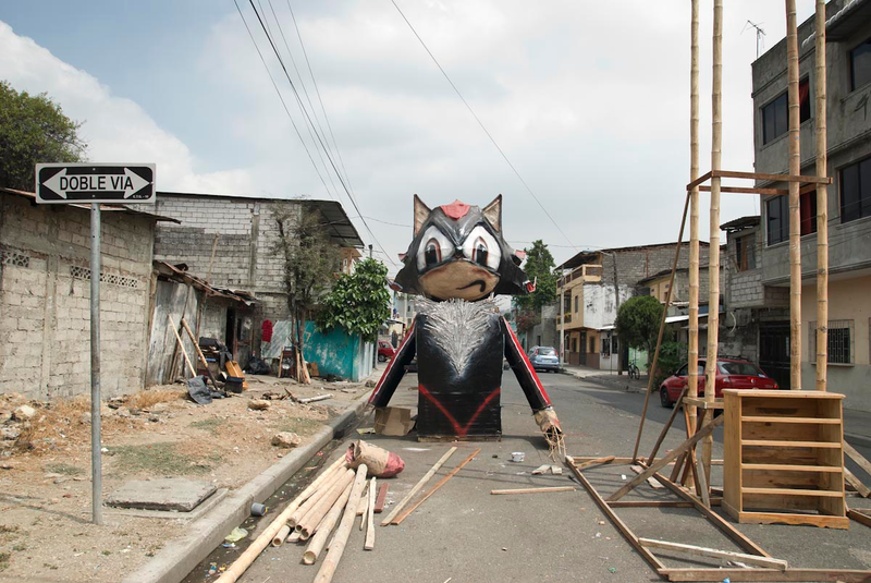 Illustration for article titled In Ecuador, insane giant sculptures of The Hulk and Hellboy invade on New Year's Eve